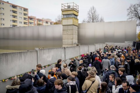 Tens of thousands celebrate fall of the Berlin Wall 35 years ago with concerts and art installations