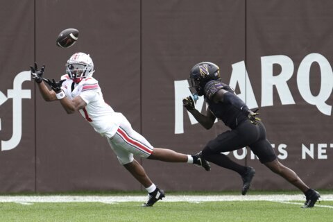 Ohio State receiver Carnell Tate scores 2 touchdowns in his Chicago homecoming