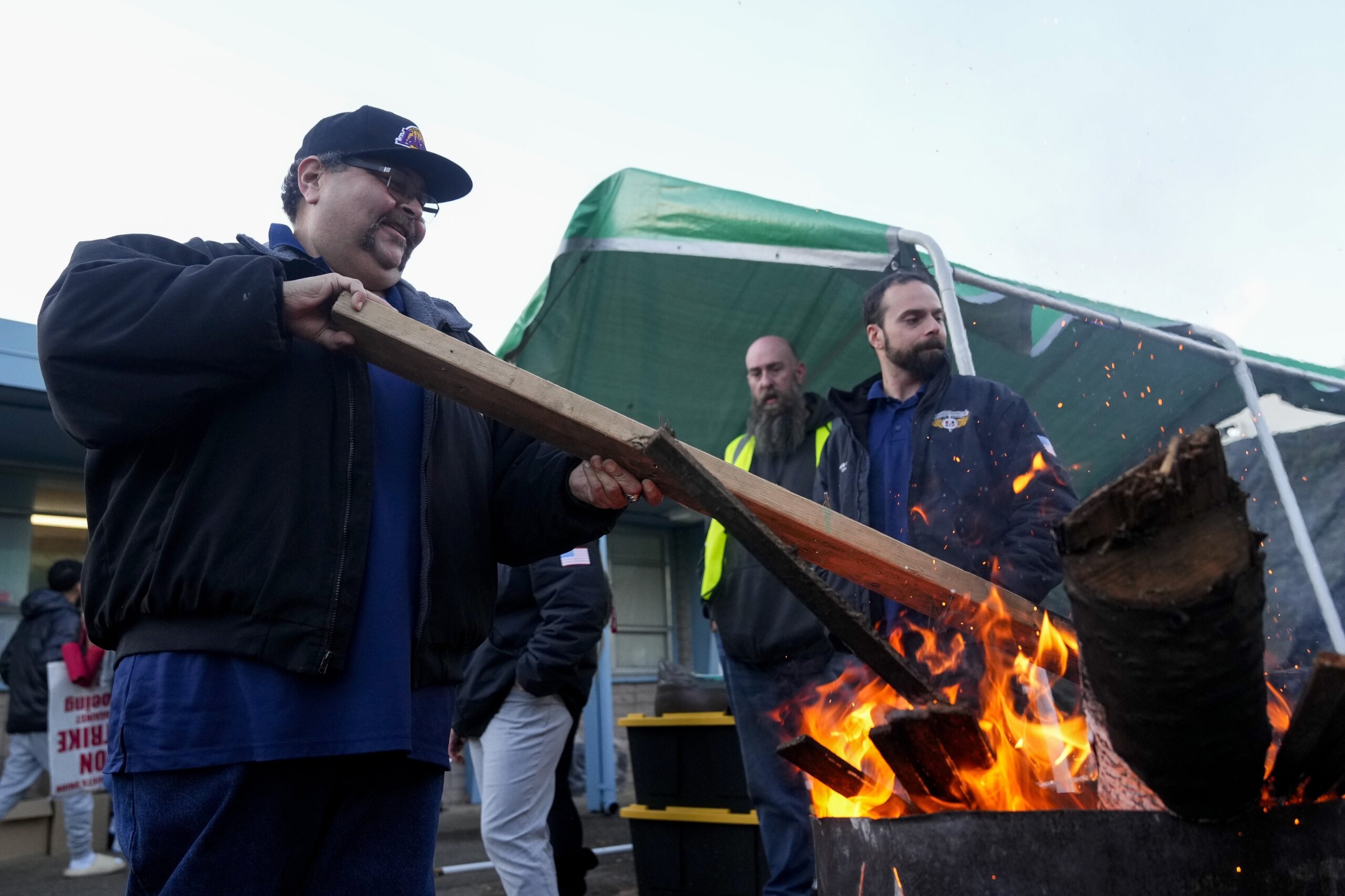 Boeing factory strike ends as workers vote to accept contract - News