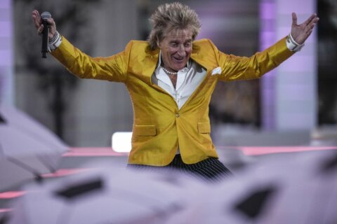 Rock star Rod Stewart to play Glastonbury Festival next year