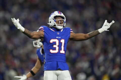 Cornerback Rasul Douglas agrees to a 1-year contract with the Commanders, AP source says