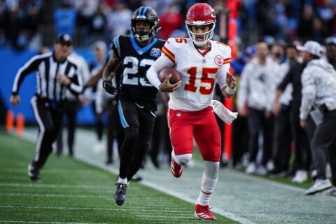 Patrick Mahomes and Chiefs win at the buzzer again, topping Panthers 30-27 on Shrader’s field goal