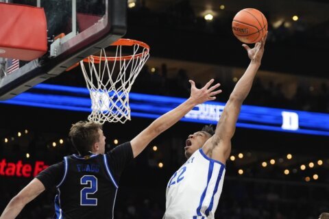 Oweh’s big plays give Mark Pope his first big win for No. 19 Kentucky, beating No. 6 Duke 77-72