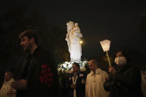 Virgin Mary statue, a symbol of resilience, returns to Notre Dame Cathedral 5 years after fire