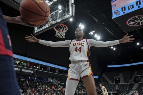 No. 3 USC hits two late free throws to beat Ole Miss 68-66 in Paris