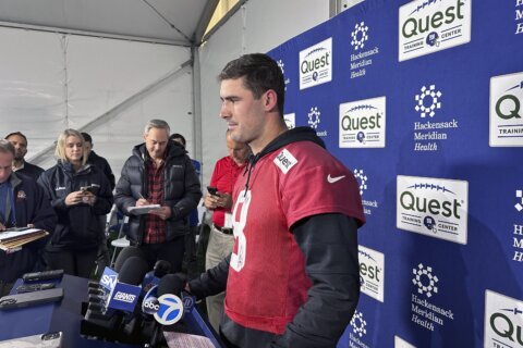 QB Daniel Jones disagrees with the Giants’ decision to bench him and says he wants to play