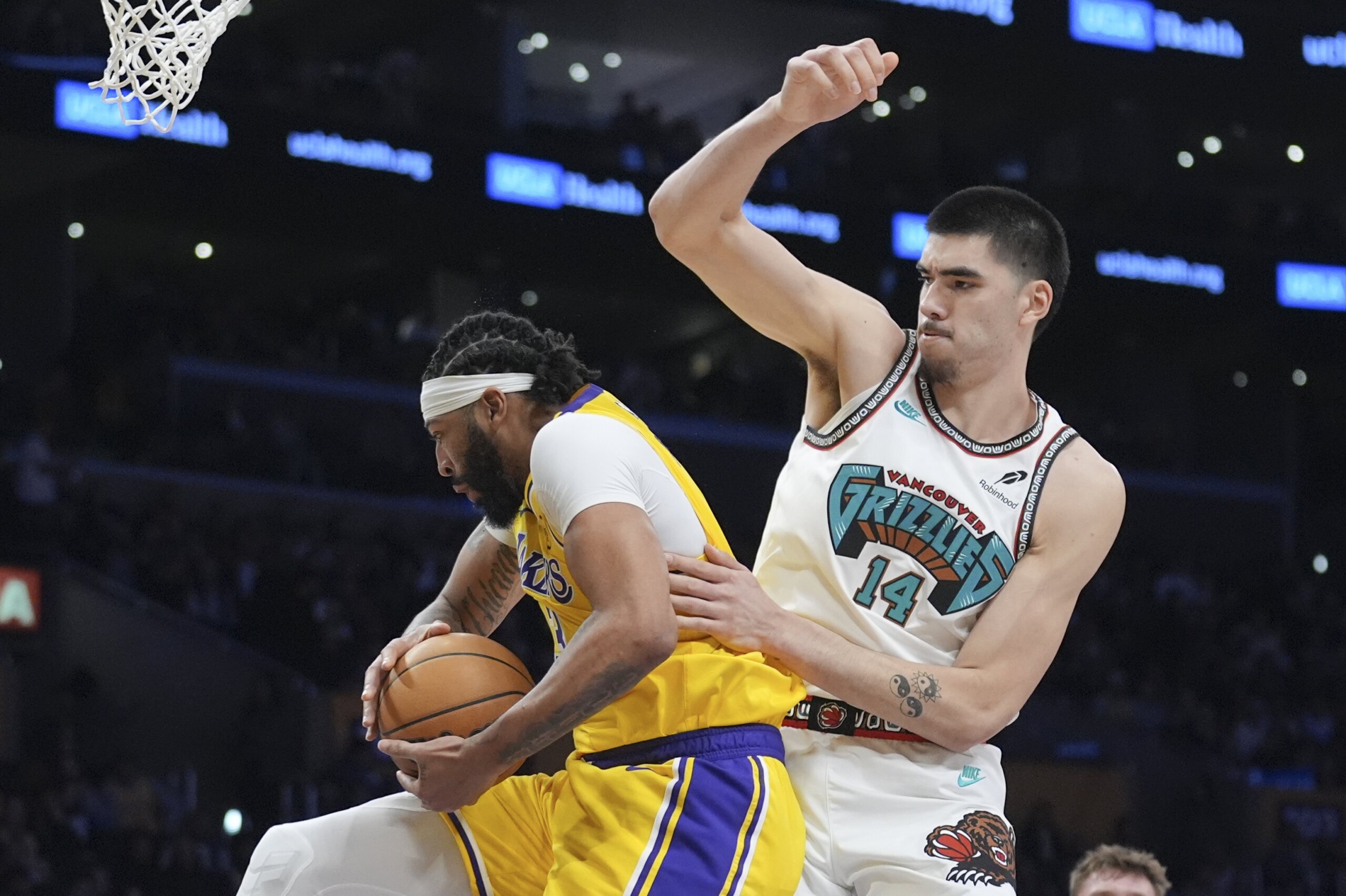 LeBron James has third straight triple-double as Lakers rally for 128-123 victory over Grizzlies - News