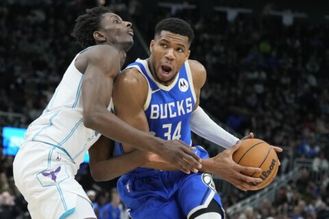 Antetokounmpo raises his game to help Bucks make quick turnaround from poor start