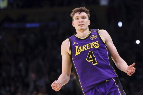 Lakers rookie Dalton Knecht hits 9 3-pointers in another outstanding perimeter performance