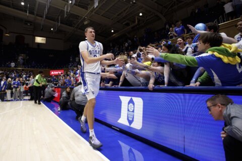 Flagg thrives with all-around game for No. 7 Duke in college debut against his home-state program