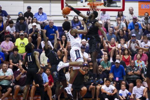 Memphis beats No. 2 UConn 99-97 in overtime to tipoff Maui Invitational