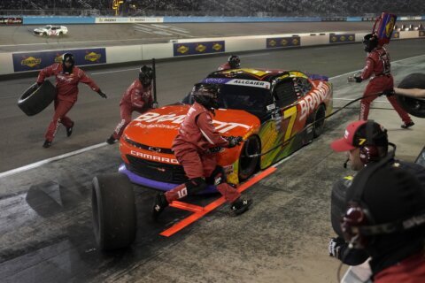 Justin Allgaier wins 1st NASCAR Xfinity title, capping comeback by passing Hill and Custer late