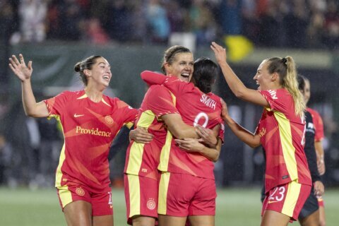 Sinclair scores in retirement match, Thorns down Angel City 3-0 to clinch playoff spot before 23,000