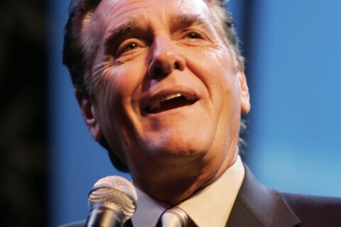 Chuck Woolery, smooth-talking game show host of ‘Love Connection’ and ‘Scrabble,’ dies at 83