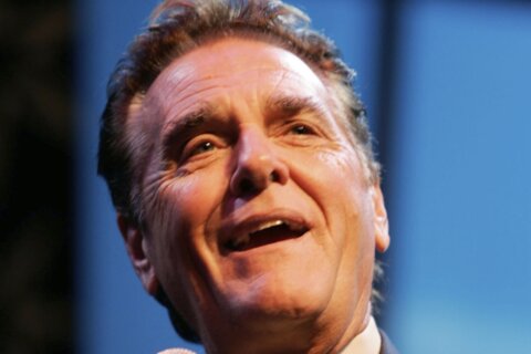 Chuck Woolery, smooth-talking game show host of ‘Love Connection’ and ‘Scrabble,’ dies at 83