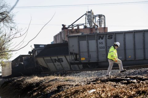 Norfolk Southern rule that railcars be inspected in less than a minute sparks safety concerns