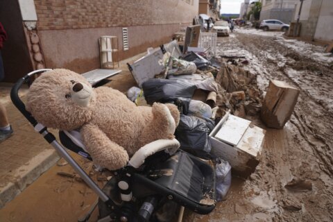 Spain’s government to send 10,000 soldiers and police to Valencia after deadly floods