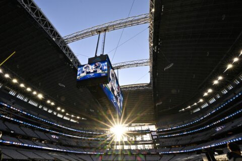 Debris falls from roof at home of Cowboys before game against Texans; no injuries reported