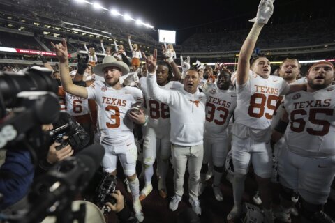 Wisner has career day as No. 3 Texas advances to SEC title game with 17-7 win over No. 20 Texas A&M