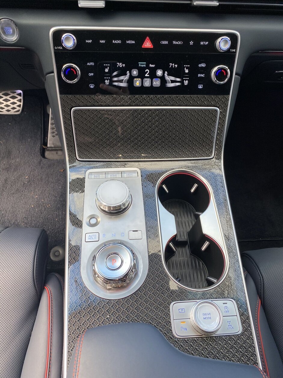 Console of the Genesis GV80 Coupe