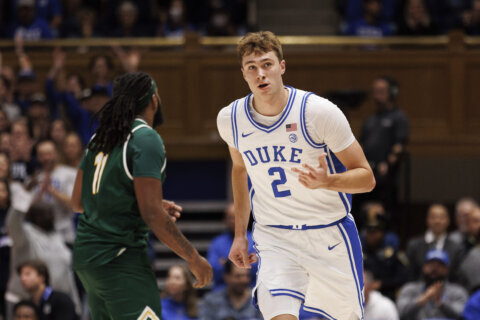 Flagg scores 24 and No. 5 Duke holds George Mason to 29% shooting in 68-47 win