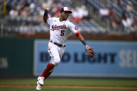 Infielder Ehire Adrianza retires at 35 after 12 major league seasons