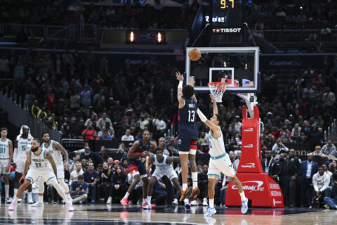 Jordan Poole shoots the Wizards out of the NBA cellar with a late 3-pointer