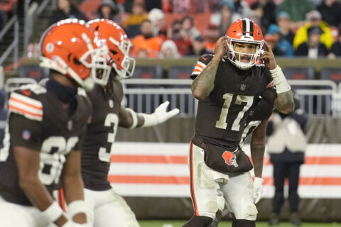 Browns undecided on starting QB against Ravens, coach said Thompson-Robinson, Zappe could both play