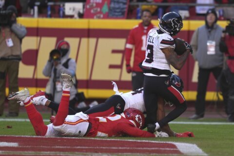 Texans WR Tank Dell carted off with knee injury after TD catch vs Chiefs