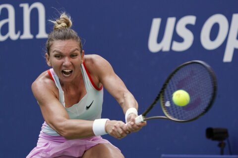 Simona Halep withdraws from Australian Open qualifying because of knee and shoulder pain