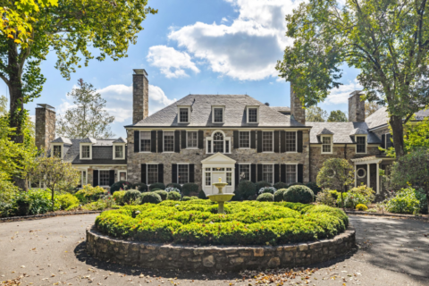 Facade of Bolinvar Stone Manor