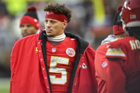 Chiefs QB Patrick Mahomes plans to play against Texans on Saturday despite his high-ankle sprain