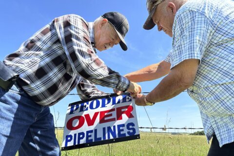 North Dakota regulators consider underground carbon dioxide storage permits for Midwest pipeline