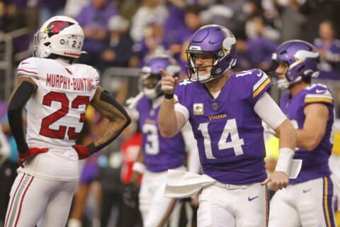 Vikings win 5th straight, rallying past Cardinals 23-22 on Sam Darnold’s TD pass with 1:13 left