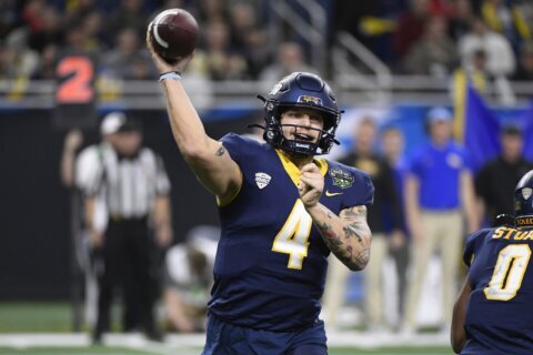 Tucker Gleason runs and passes for 5 OT scores as Toledo beats Pitt 48-46 in bowl-record 6 overtimes