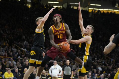 Jones, Jefferson help No. 3 Iowa State rally past Iowa, 89-80