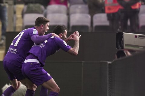 Cataldi promises hospitalized teammate Bove a goal and delivers as Fiorentina wins 8th straight