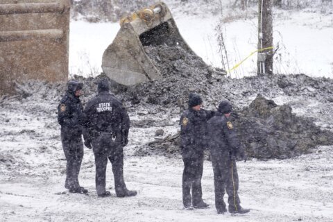 At a sinkhole above an abandoned Pennsylvania coal mine, hopes of a rescue dwindle