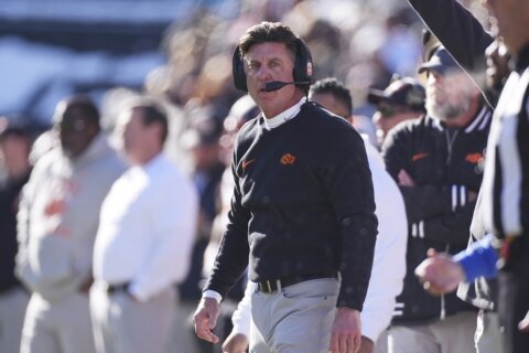 Oklahoma State coach Mike Gundy agrees to restructured contract after 3-9 season