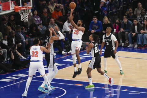 Bridges scores season-high 41, Knicks withstand Wembanyama’s monster Christmas debut to edge Spurs