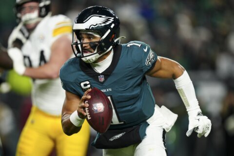 Jalen Hurts accounts for 3 TDs and Eagles beat Steelers 27-13 for franchise-best 10th straight win