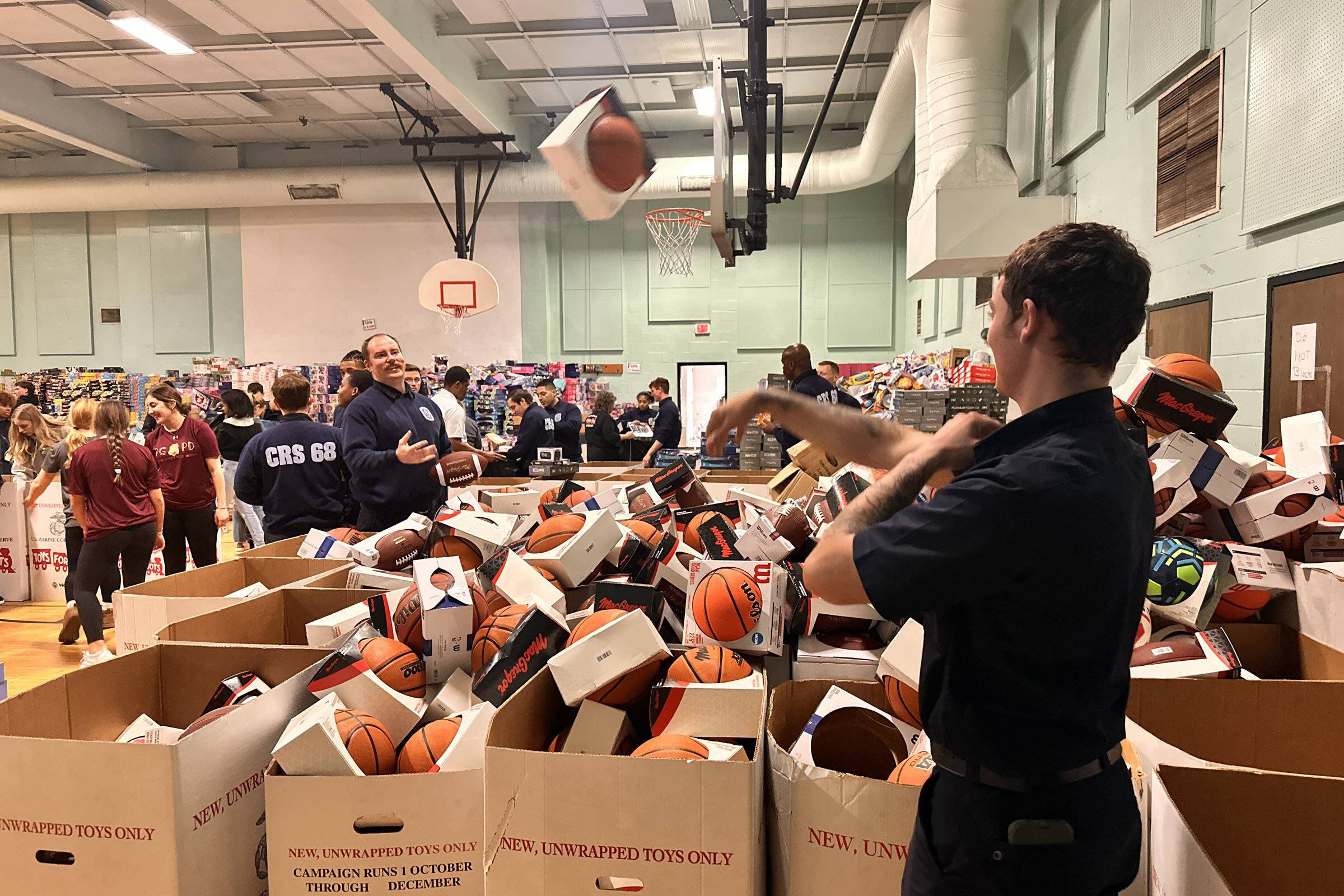 Thousands line up at Toys for Tots giveaway in Prince George’s Co. - News