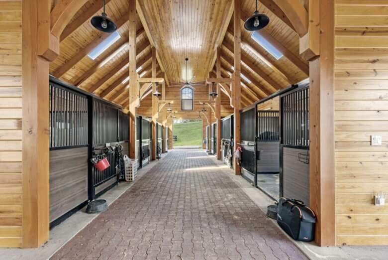 Horse stalls at Bolinvar Stone Manor