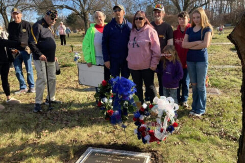 Haymarket-area veterans provide plaques to heroes without headstones