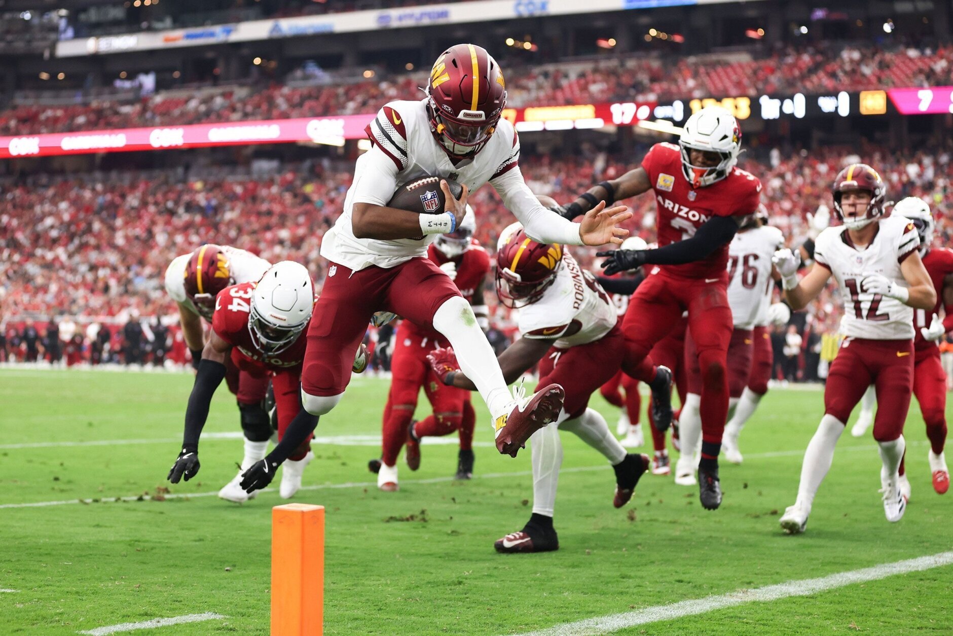 Daniels runs the ball for a touchdown against the Arizona Cardinals on September 29.