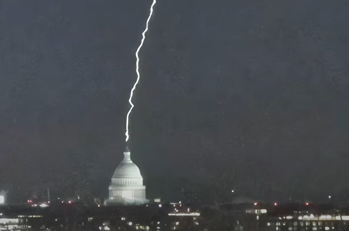 Lightning strikes Capitol, Washington Monument during severe storms that prompted tornado warning - WTOP News