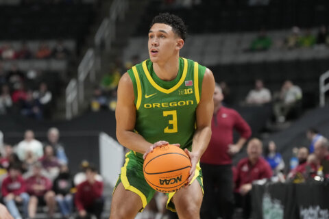 Jackson Shelstad leads No. 9 Oregon over Maryland 83-79