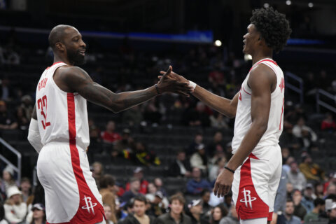 Green scores 22 of his 29 in 3rd quarter as Rockets down Wizards 135-112