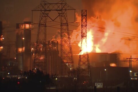 Smoke from fire at California lithium battery plant raises concerns about air quality