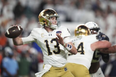 Notre Dame QB Riley Leonard leaves Orange Bowl, checked for concussion before returning